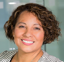 Claire Ashford, compliance-leder i et finansreguleringsfirma, portrett.